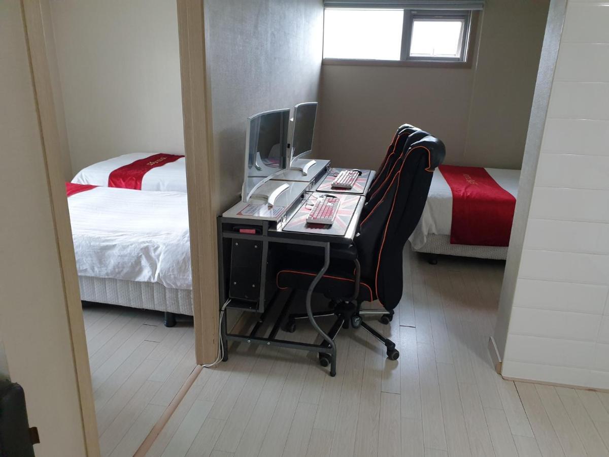 R&T Hotel Jeju Esterno foto