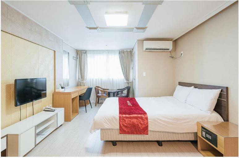 R&T Hotel Jeju Esterno foto