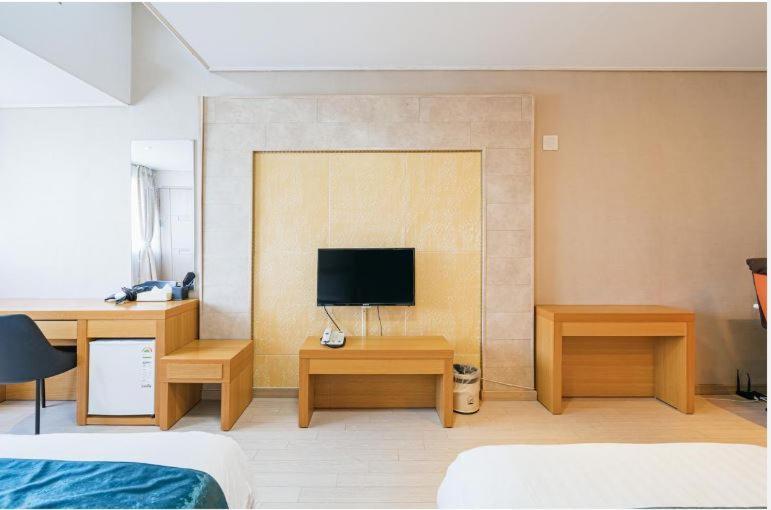 R&T Hotel Jeju Esterno foto