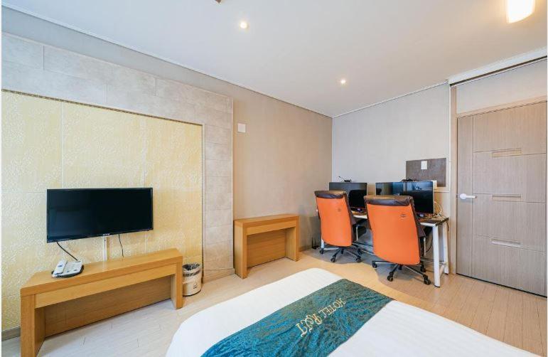 R&T Hotel Jeju Esterno foto