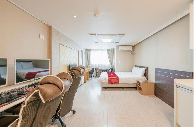 R&T Hotel Jeju Esterno foto