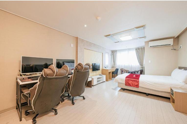 R&T Hotel Jeju Esterno foto