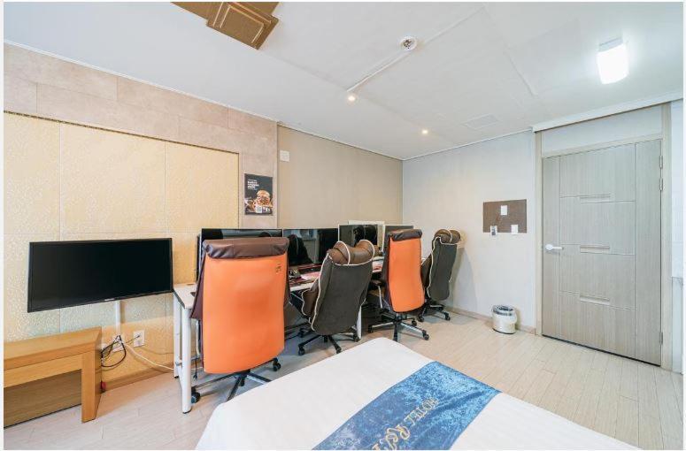 R&T Hotel Jeju Esterno foto