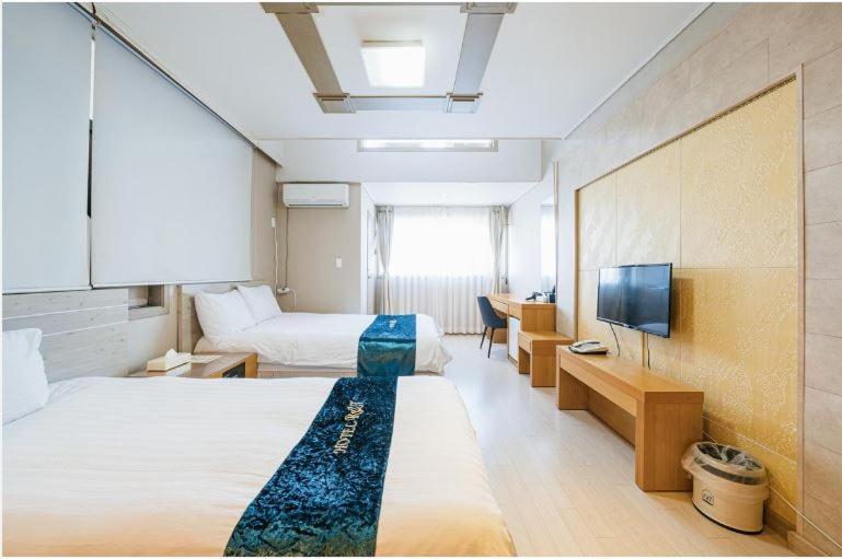 R&T Hotel Jeju Esterno foto