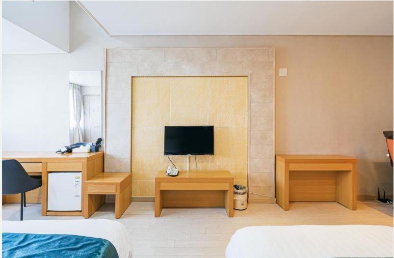 R&T Hotel Jeju Esterno foto