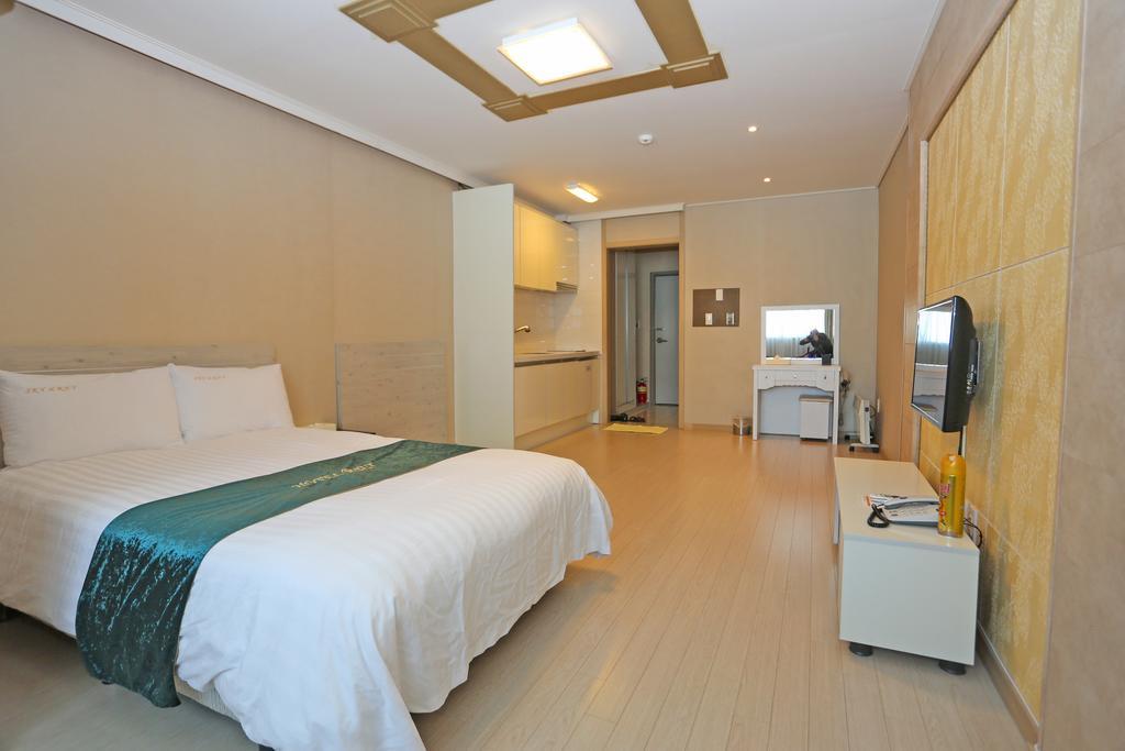 R&T Hotel Jeju Esterno foto