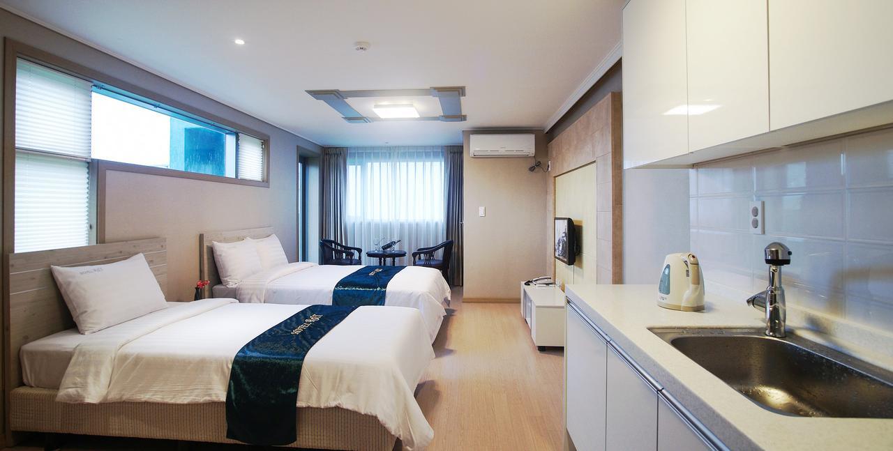 R&T Hotel Jeju Esterno foto